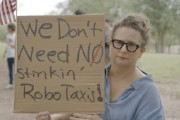 微山特斯拉在得州奥斯汀遭遇抗议活动：反对马斯克Robotaxi计划